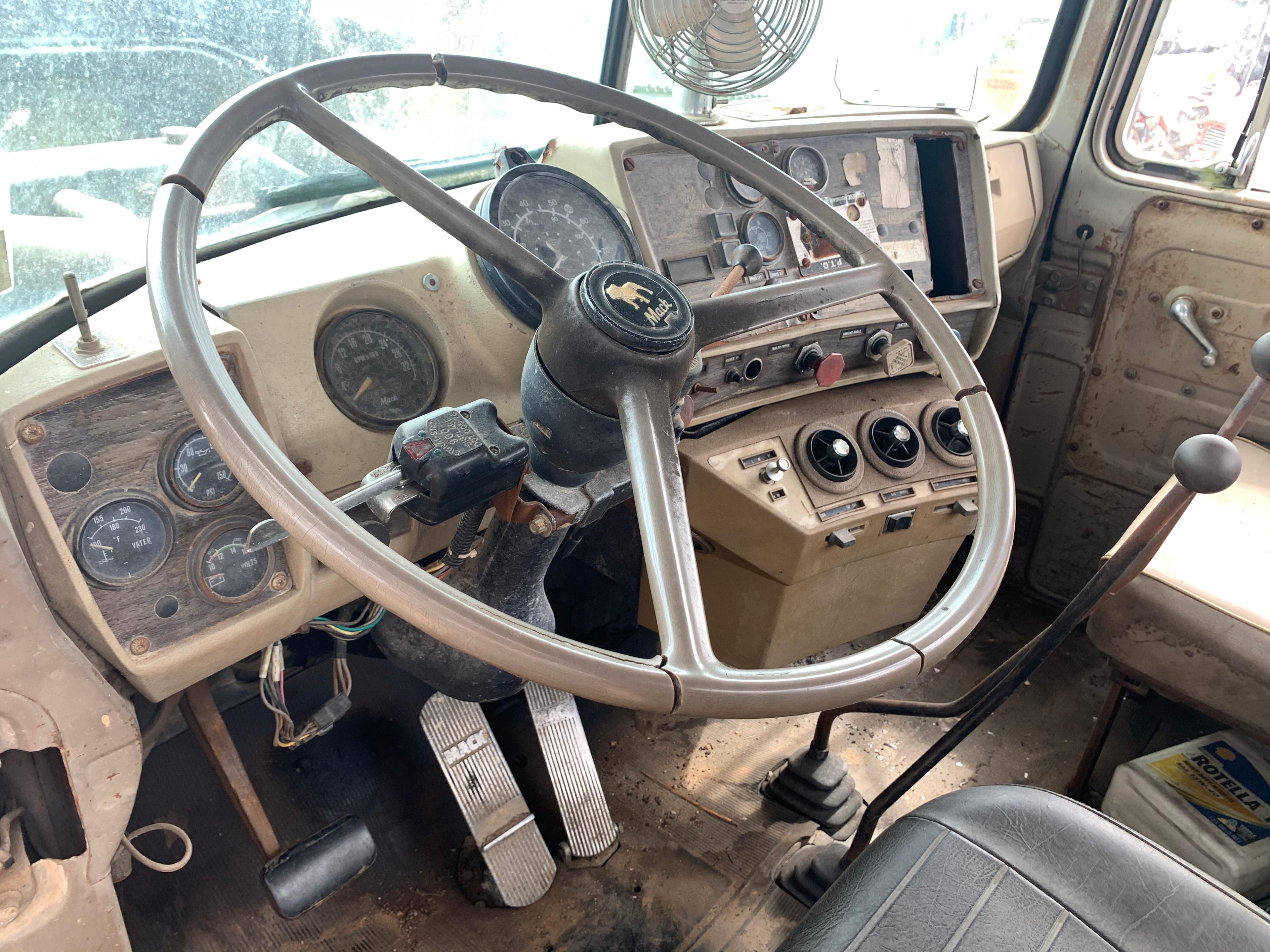 1984 MACK R Econodyme Truck VIN 7138