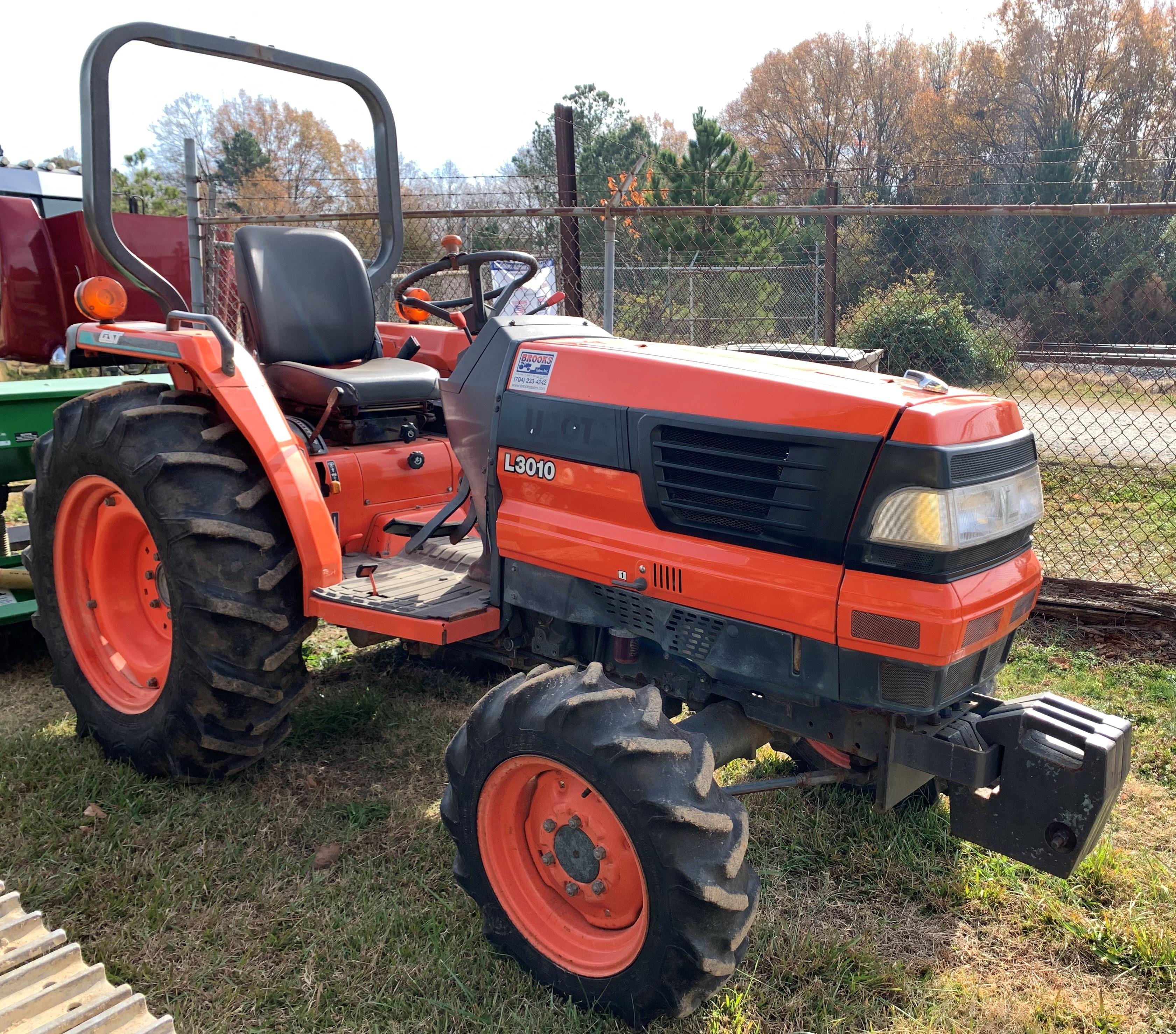 Kubota L3010 Tractor