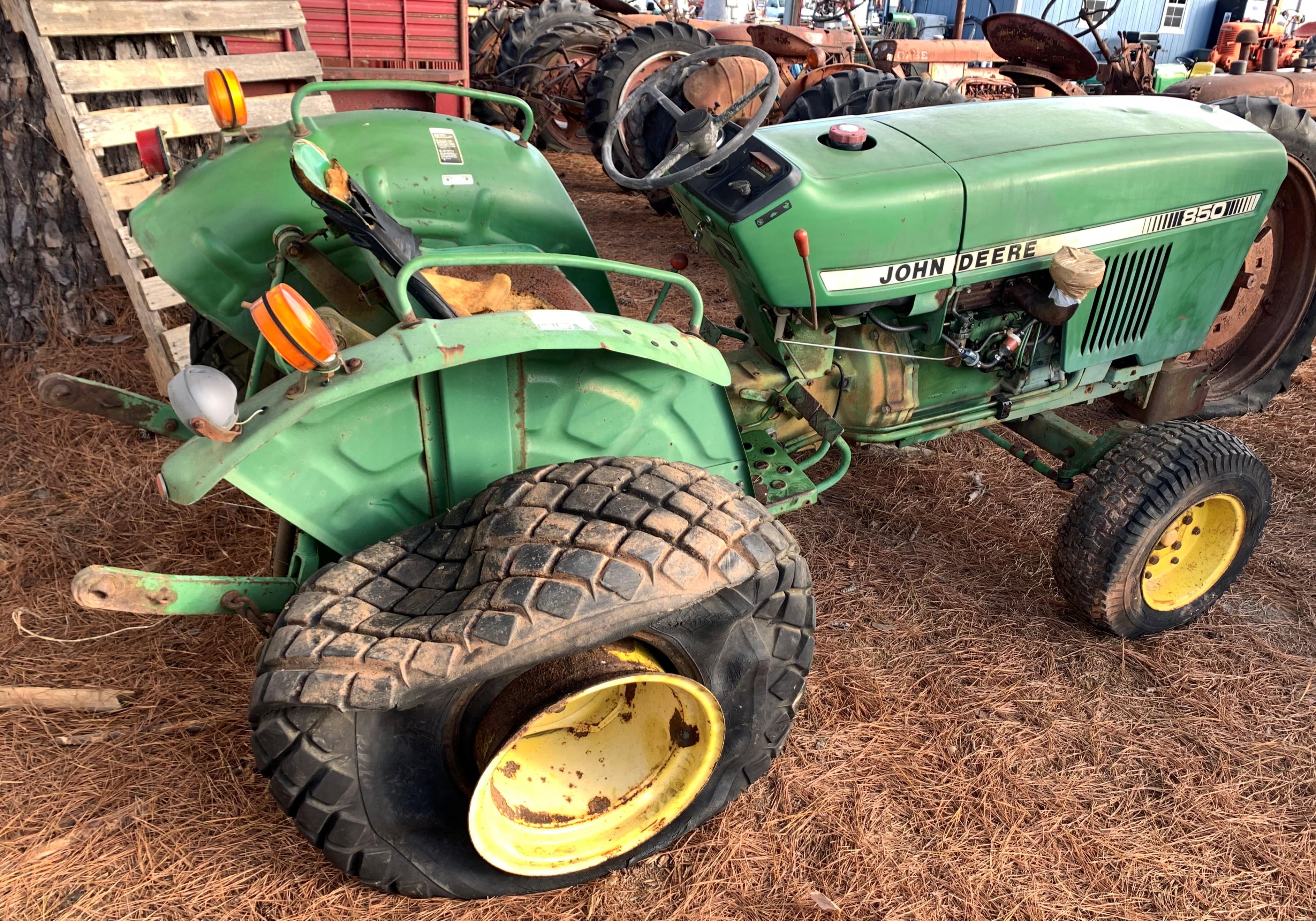 John Deere 850 Tractor