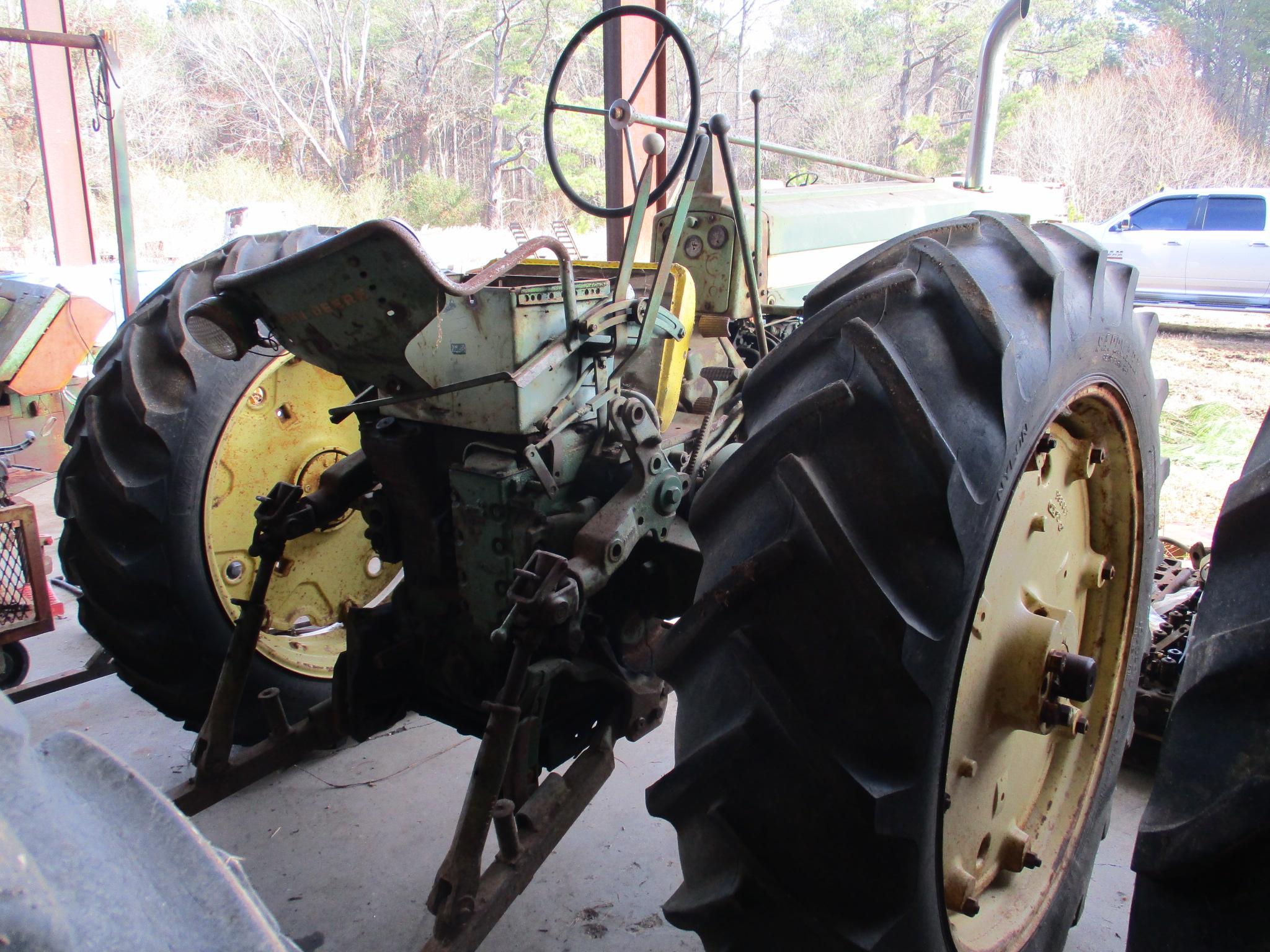 John Deere 520 Tractor