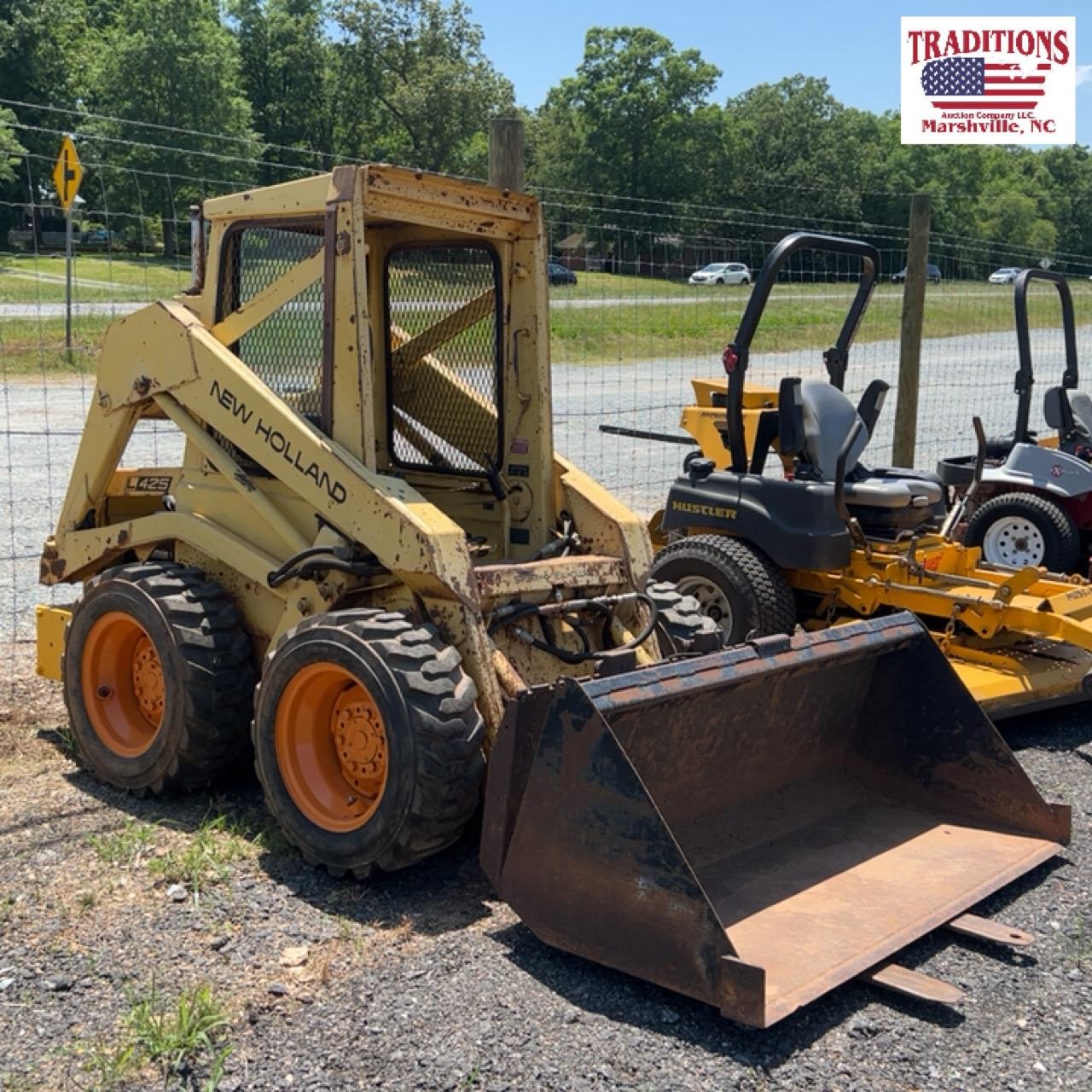 New Holland L425 Skid Loader