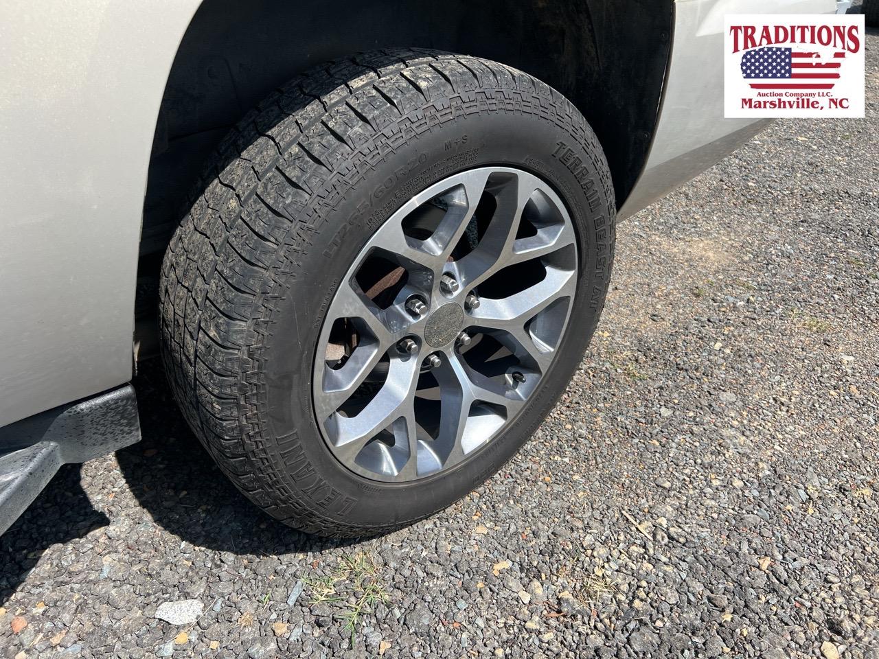 2008 Chevrolet Suburban 4x4 VIN 2685