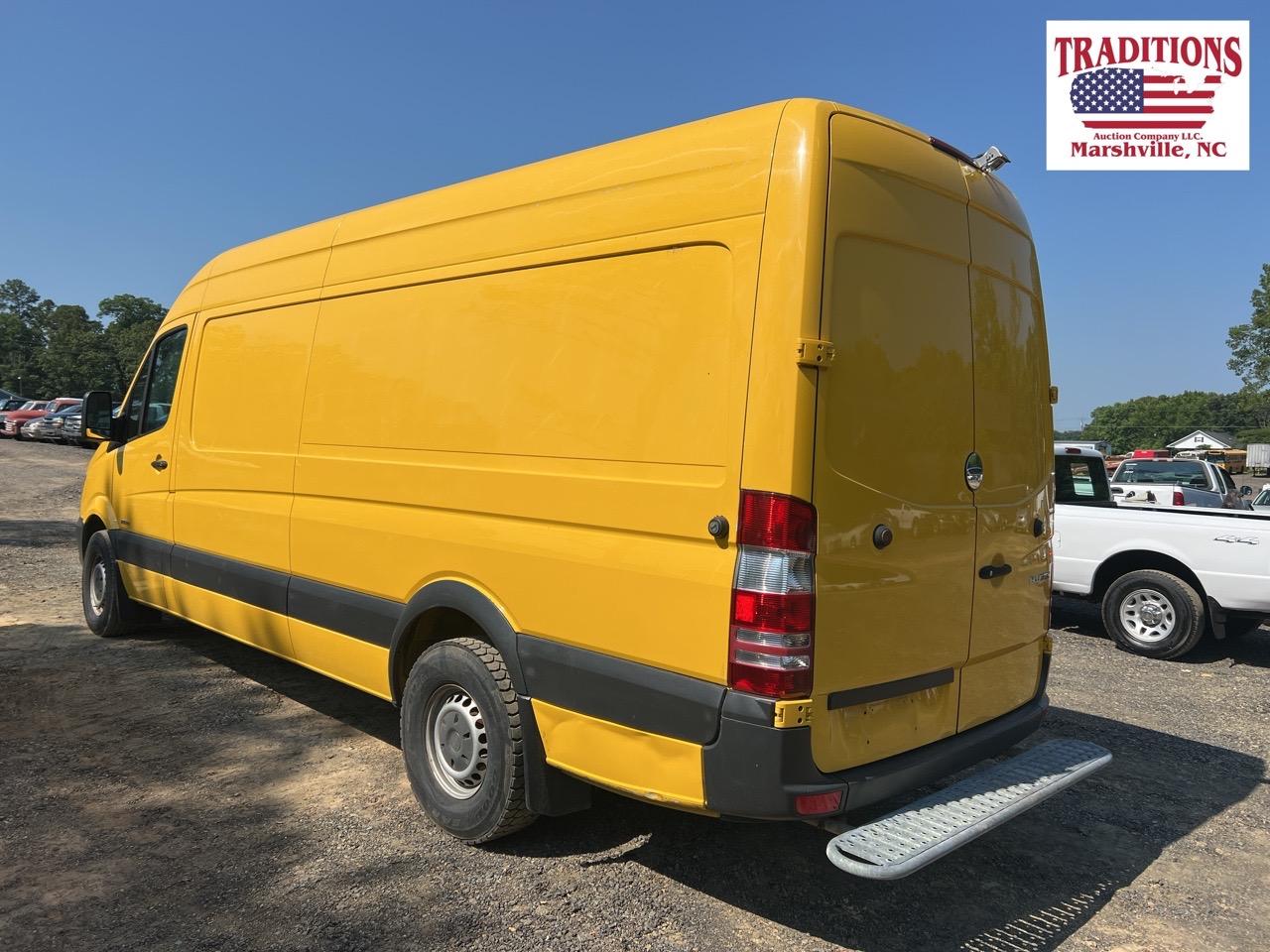 2014 Freightliner Cargo Van SALVAGE TITLE VIN 3725