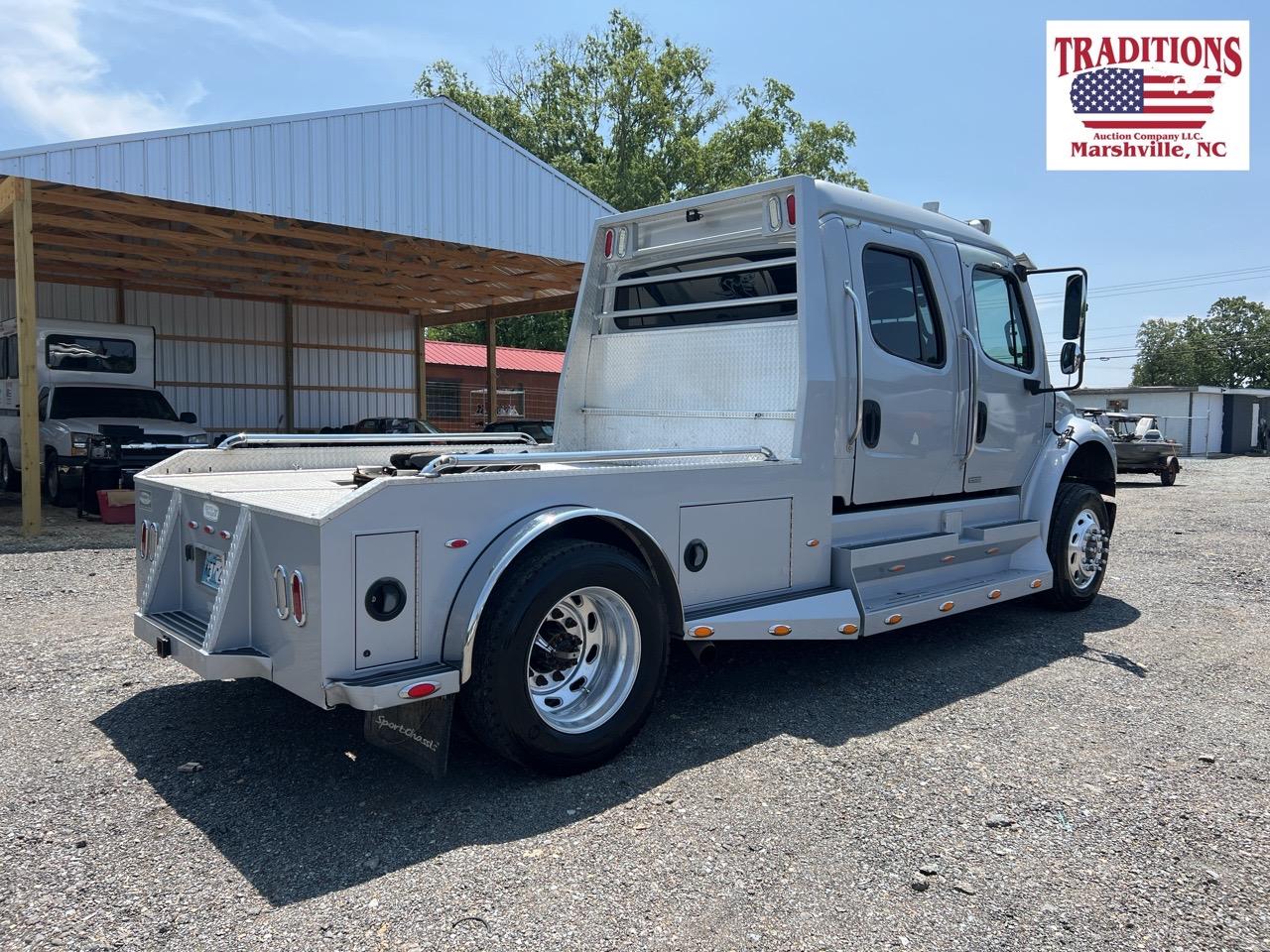 2007 Freightliner Business Class M2 VIN 0439