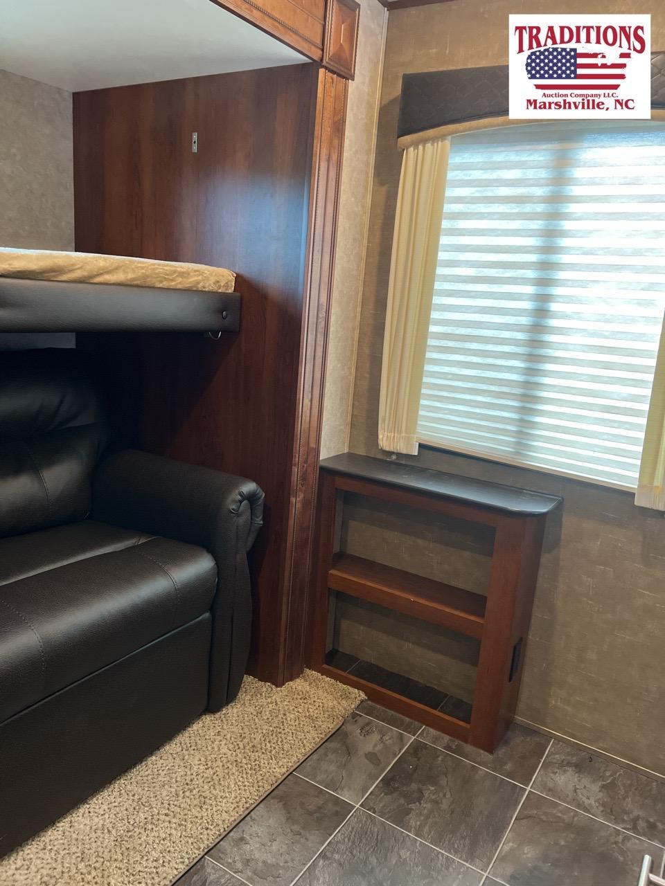 2016 Jayco 5th Wheel Camper VIN 0070