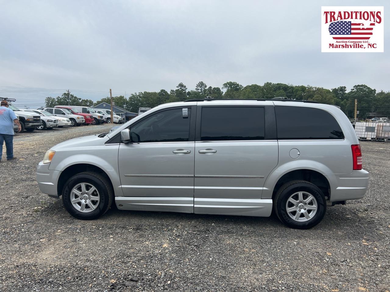 2010 Chrysler T&C Handicap Van VIN 4410 SALVAGE