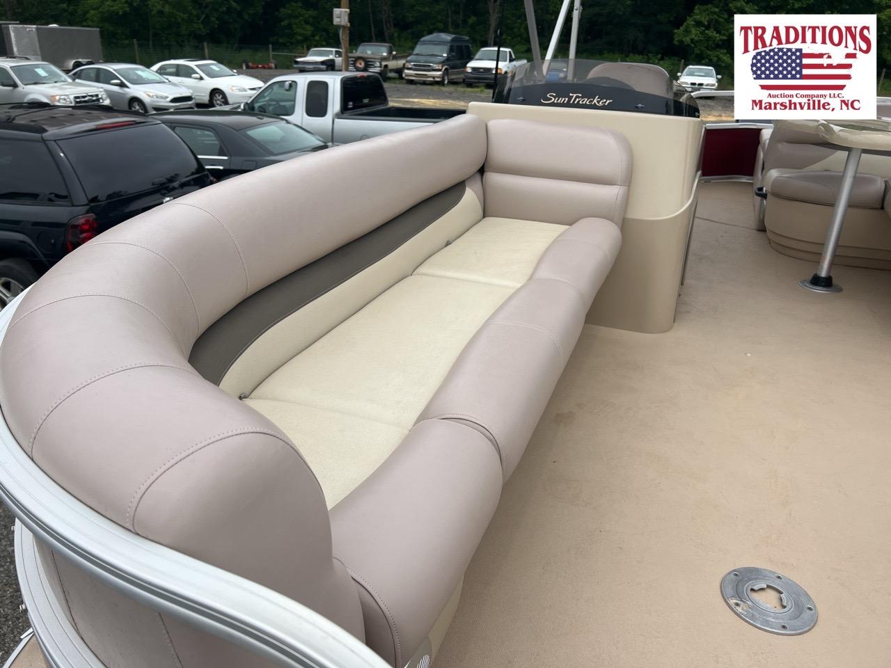 2014 Sun Tracker 22FT Pontoon Boat HULL J314