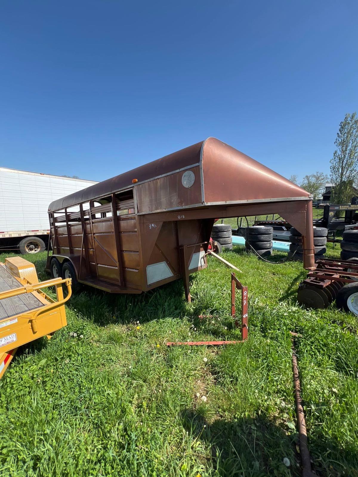 1993 Ponderosa gooseneck horse trailer