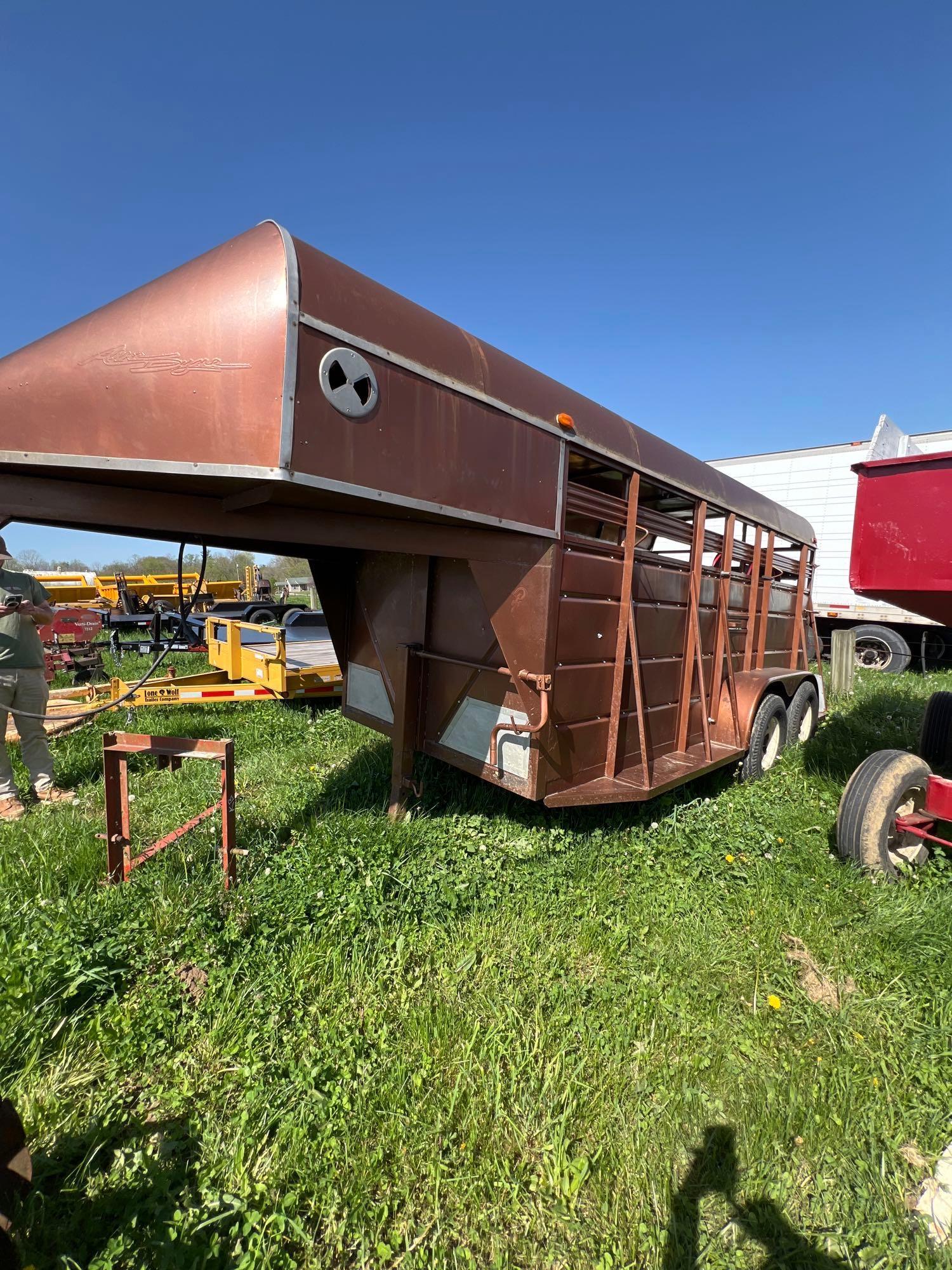 1993 Ponderosa gooseneck horse trailer