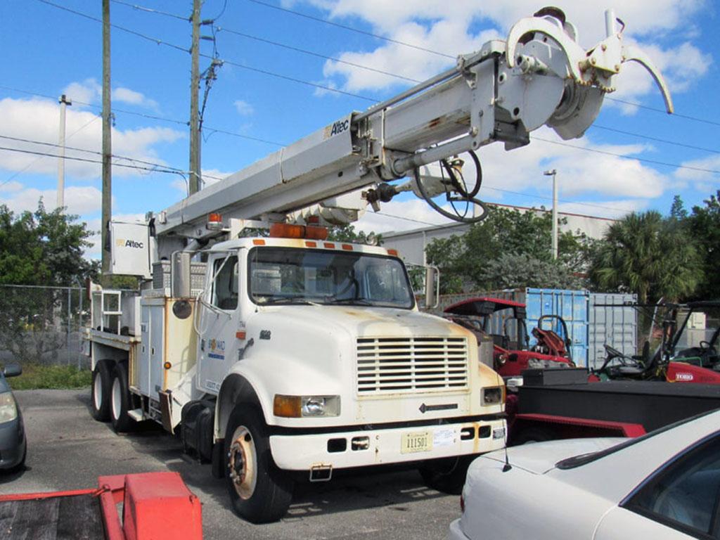 2002 International 4900 Series Cab & Chassis