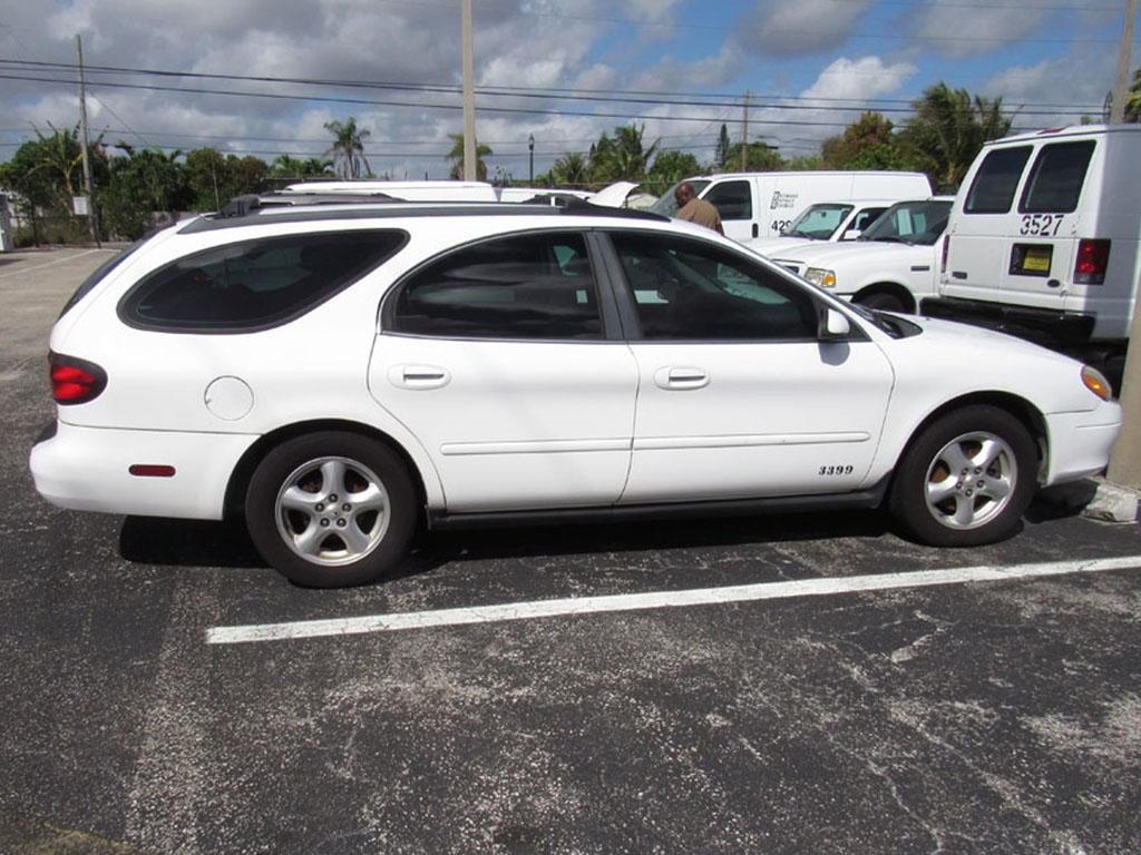 2003 Ford Taurus SE Station Wagon