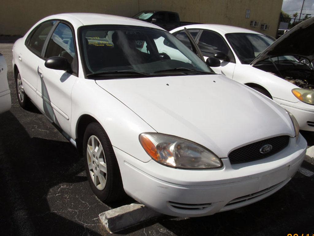 2005 Ford Taurus SE