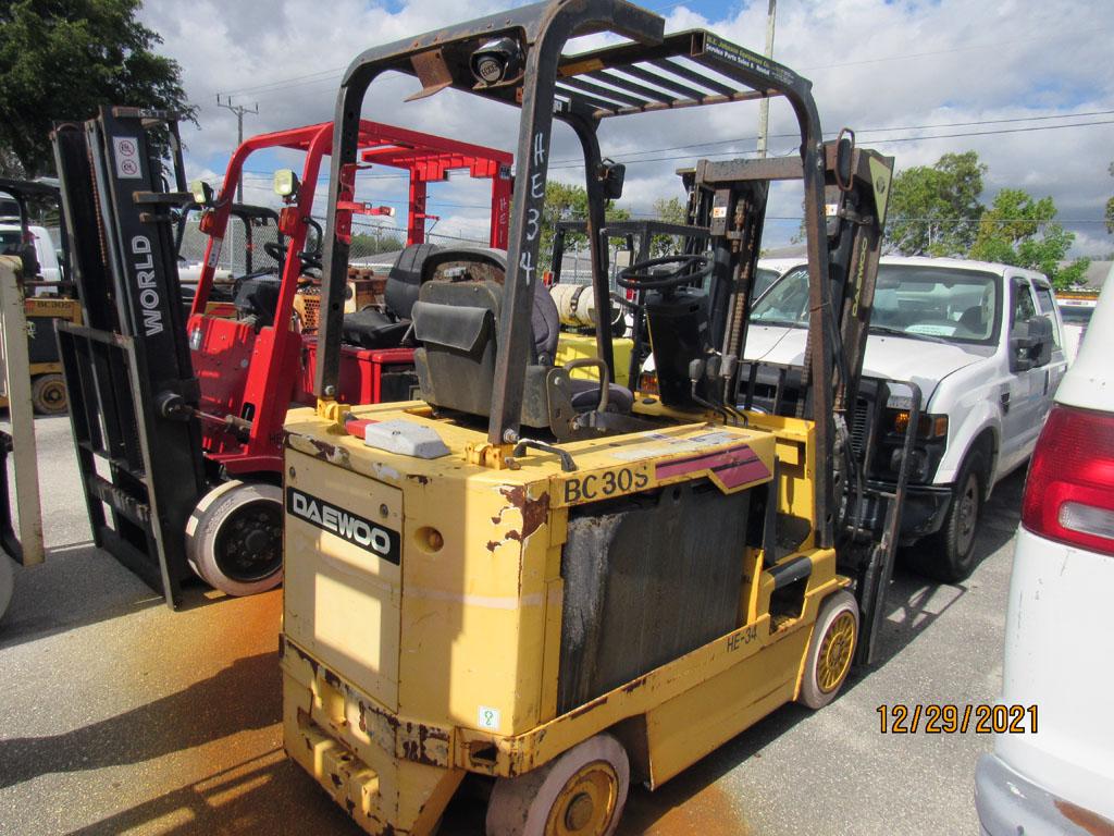 1999 Daewoo Electric Forklift Battery Operated
