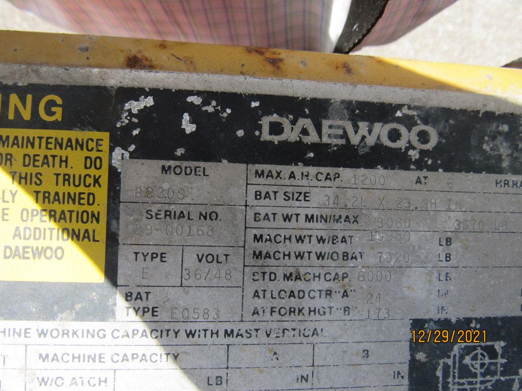 1997 Daewoo Electric Forklift Battery Operated