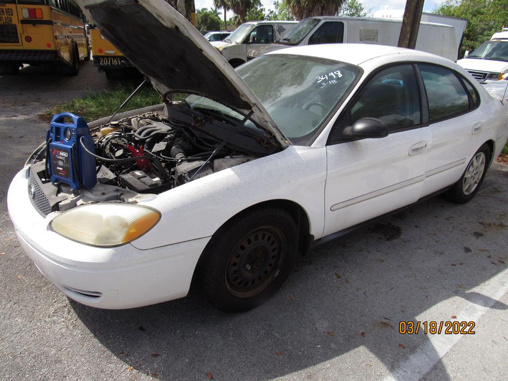 2005 Ford Taurus SE Sedan