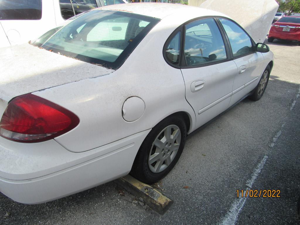 2005 Ford Taurus SE