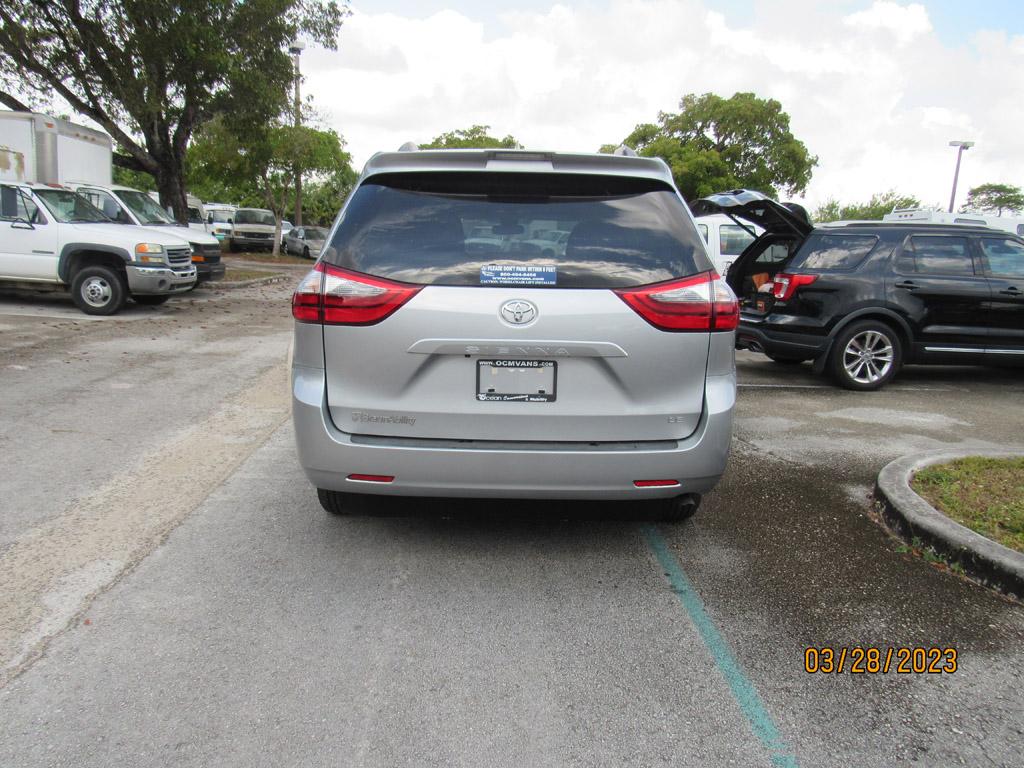 2020 Toyota Sienna LE - Handicapped Equipped