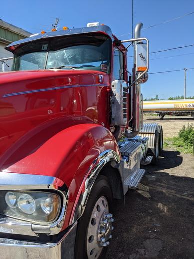 2015 Mack Titan tandem axle day cab, Mack MP10 605 H.P. 16L engine, Fuller 18sp manual transmission,