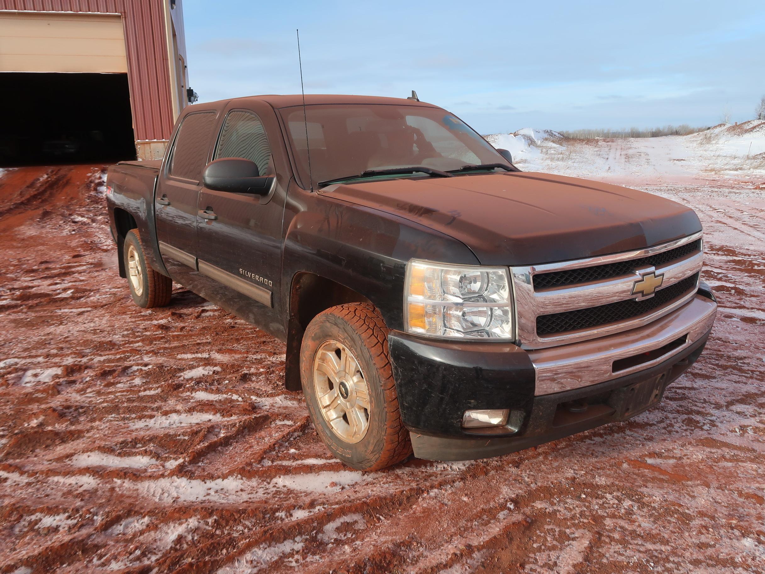 2011 Chevy 4x4 pickup truck, model 1500 Z71, VIN #3GCPKSE30BG104266, 5.3L g