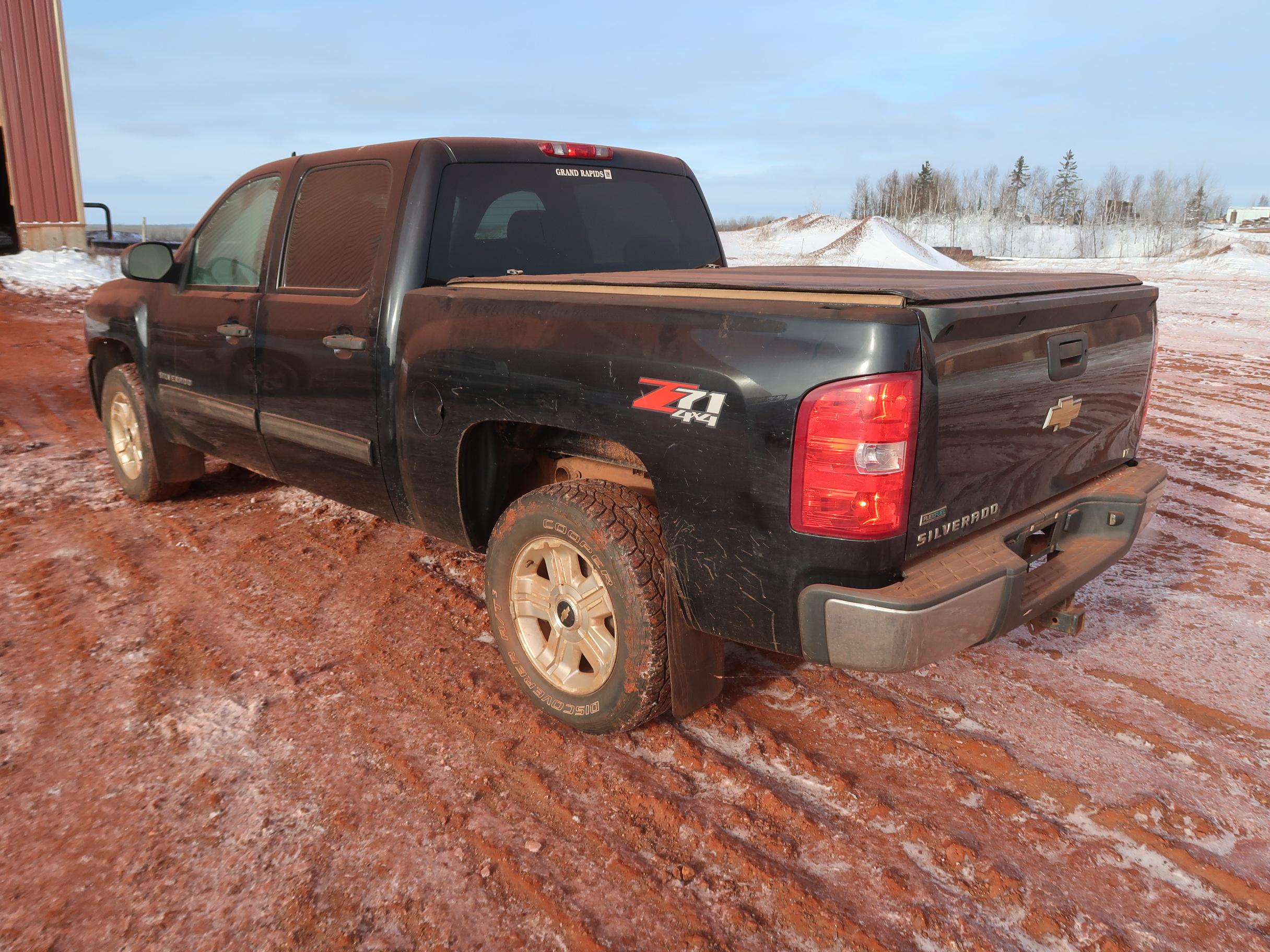 2011 Chevy 4x4 pickup truck, model 1500 Z71, VIN #3GCPKSE30BG104266, 5.3L g