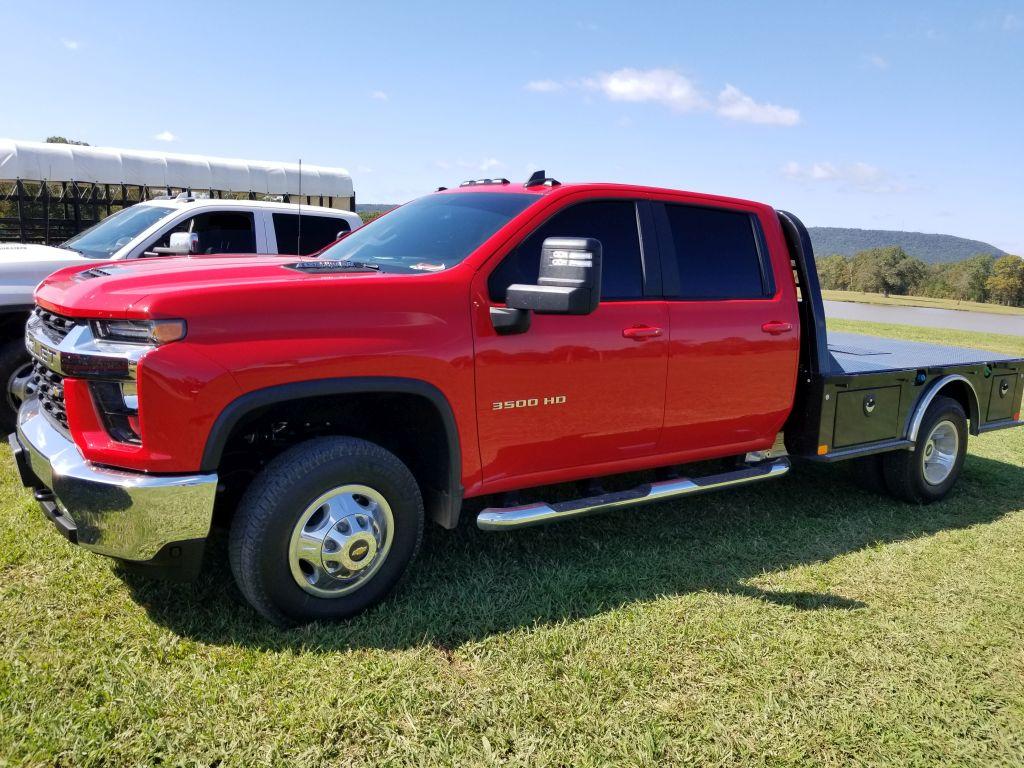 2020 CHEVROLET 3500 HD FLATBED TRUCK, DIESEL, MILES SHOWING: 2,640, ALLISON