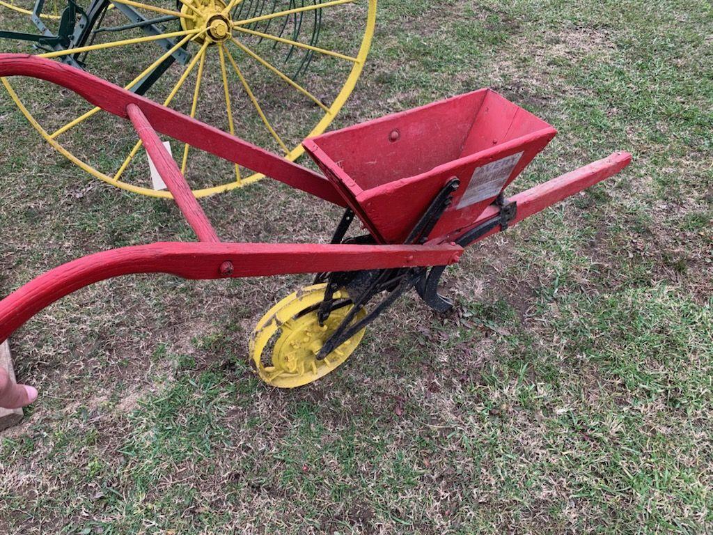 AVERY KNOCKOUT ANTIQUE HORSE DRAWN SEEDER