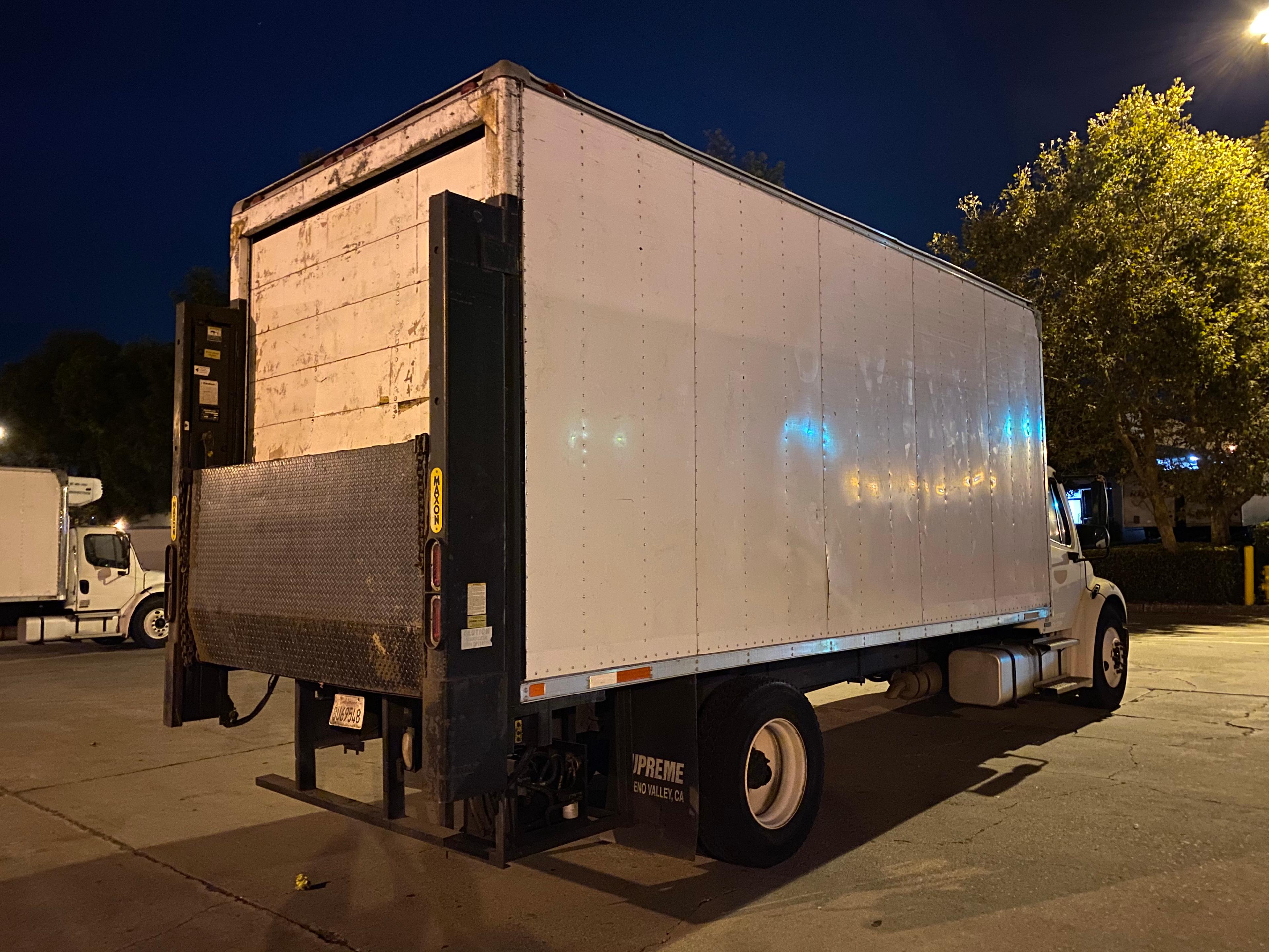 2005 Freightliner Dry Van Truck