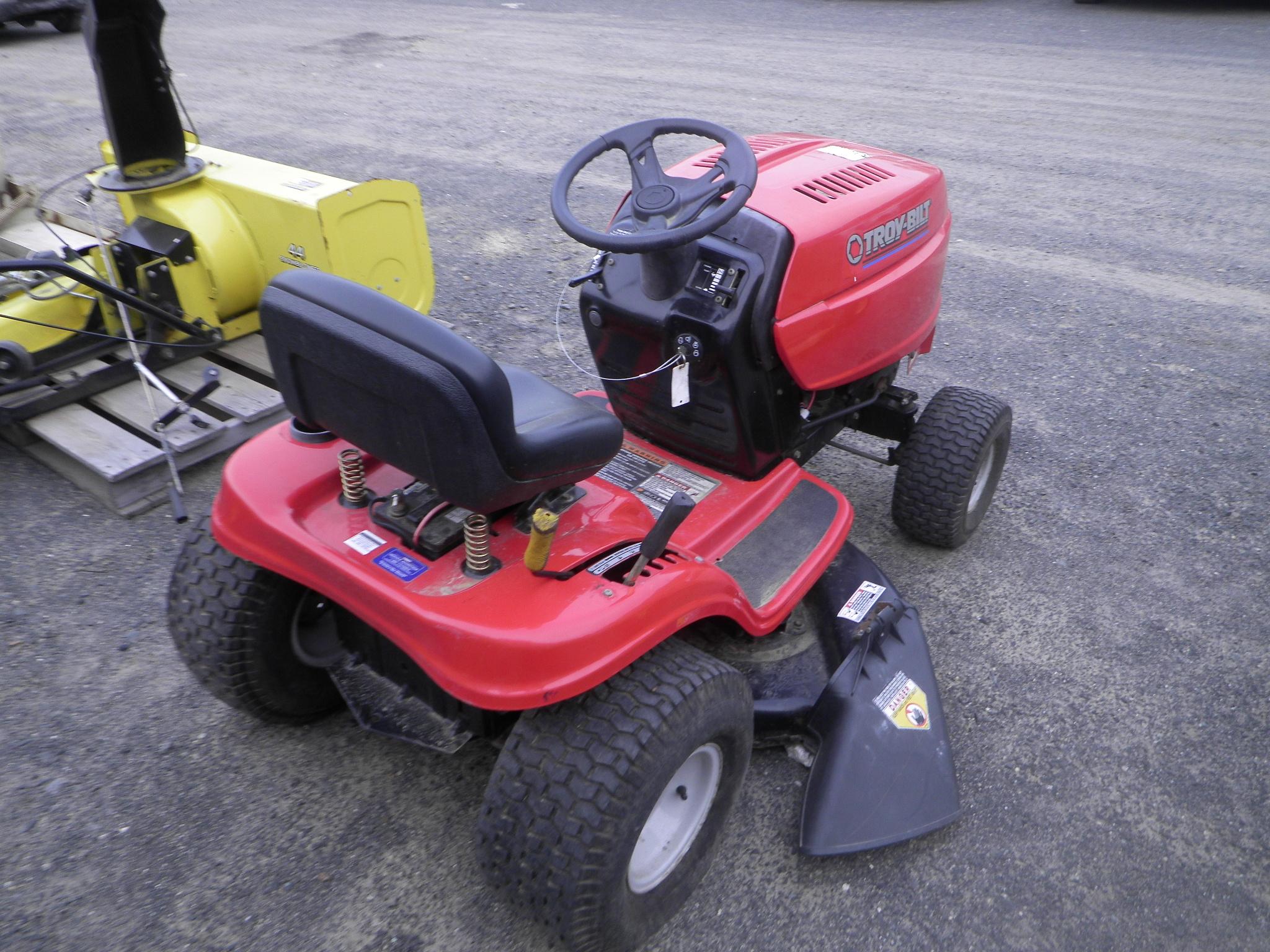 TROY-BILT 42' Deck Lawn Tractor