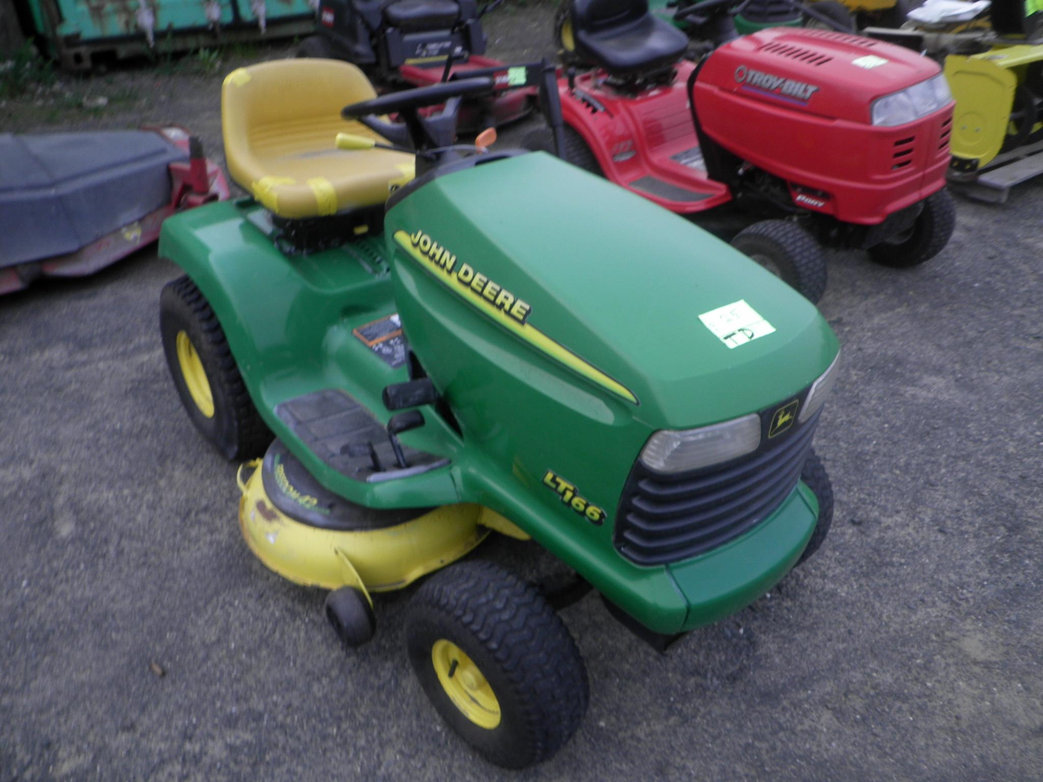 JOHN DEERE LT166 42'' Hydrostatic Lawn Tractor