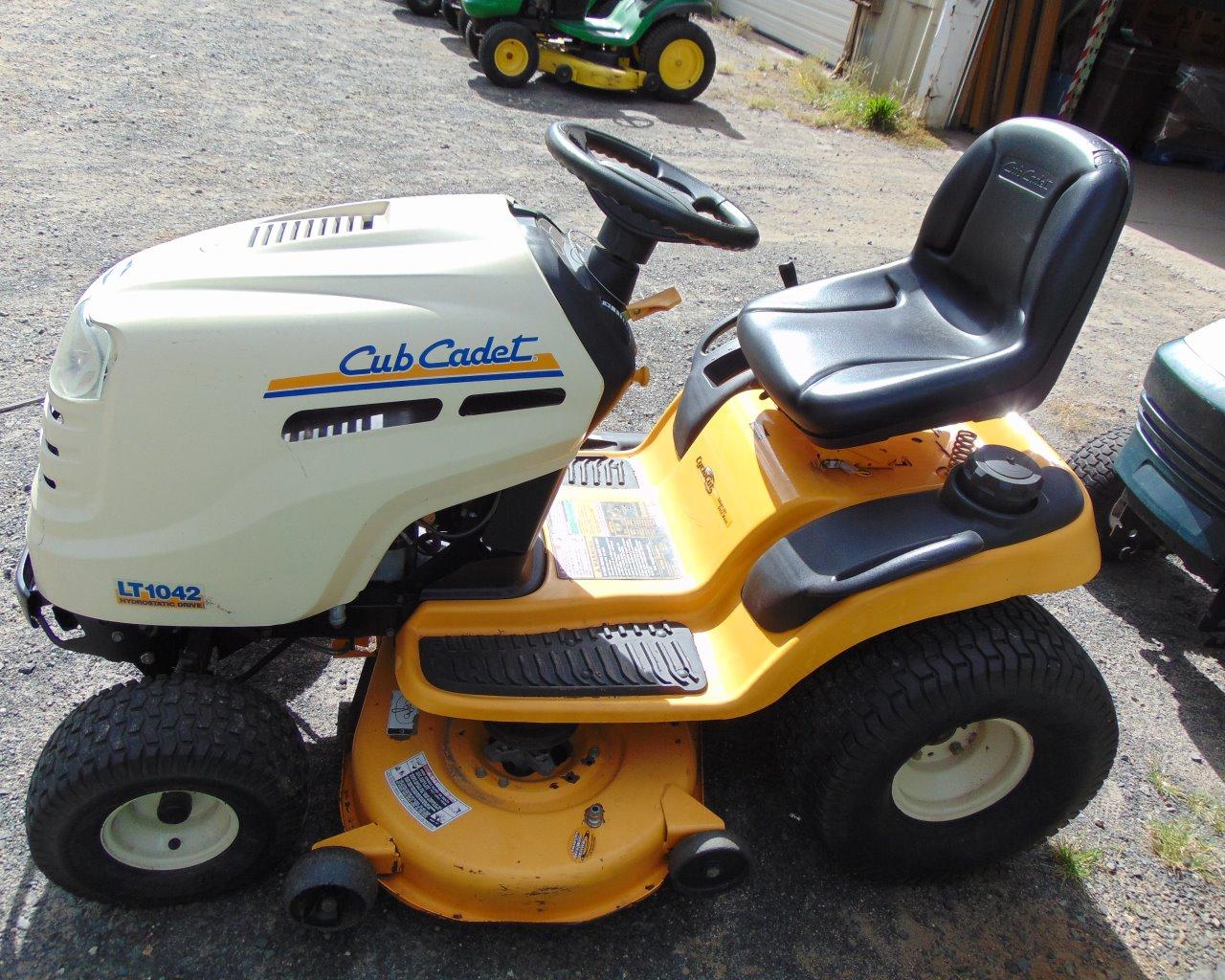 CUB CADET LT1042 42'' Lawn Mower