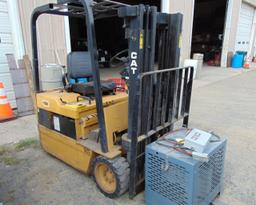 CAT F25 Forklift w/Charger, s/n:5DB2103