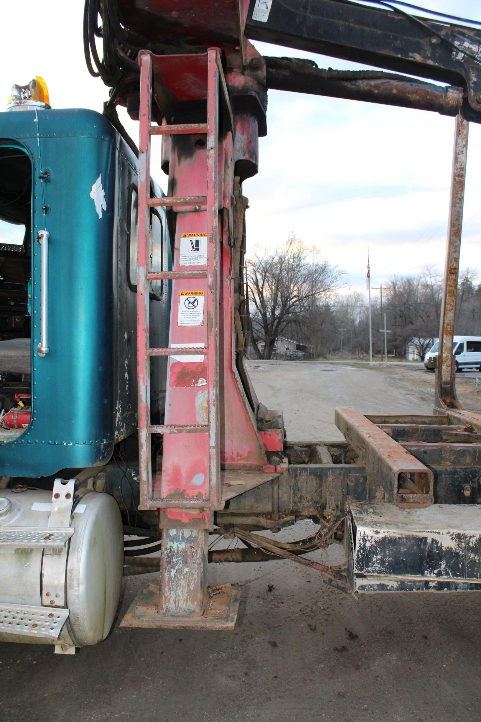 Freightliner Knuckle Boom Logging Truck