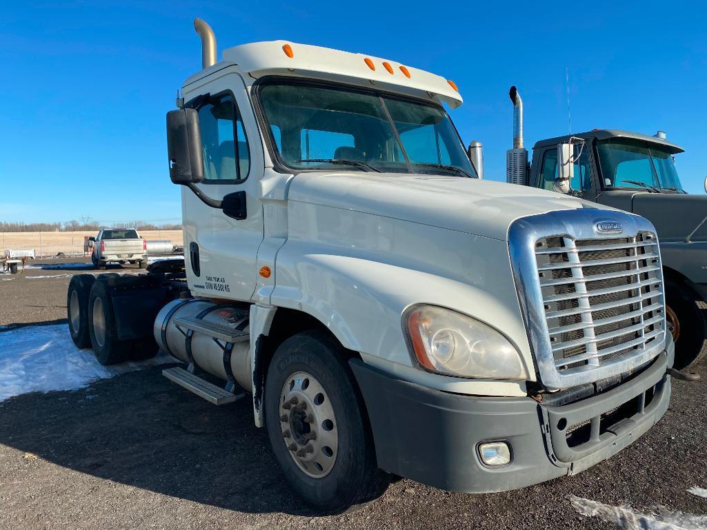 2009 Freightliner DD15 Day Cab T/A Truck Tractor