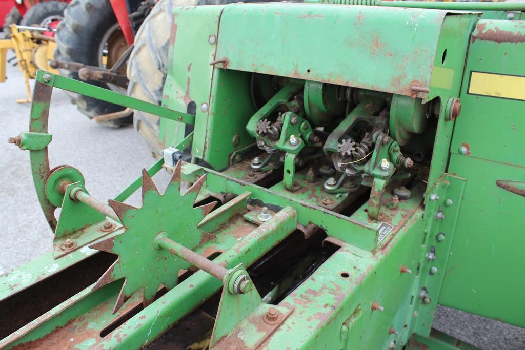 JD 336 Square Baler