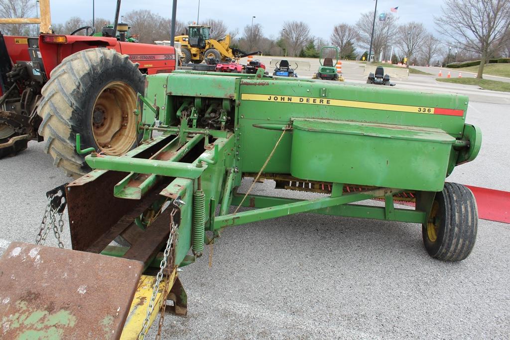 JD 336 Square Baler