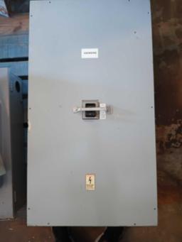 Siemens 400 amp breaker w/box