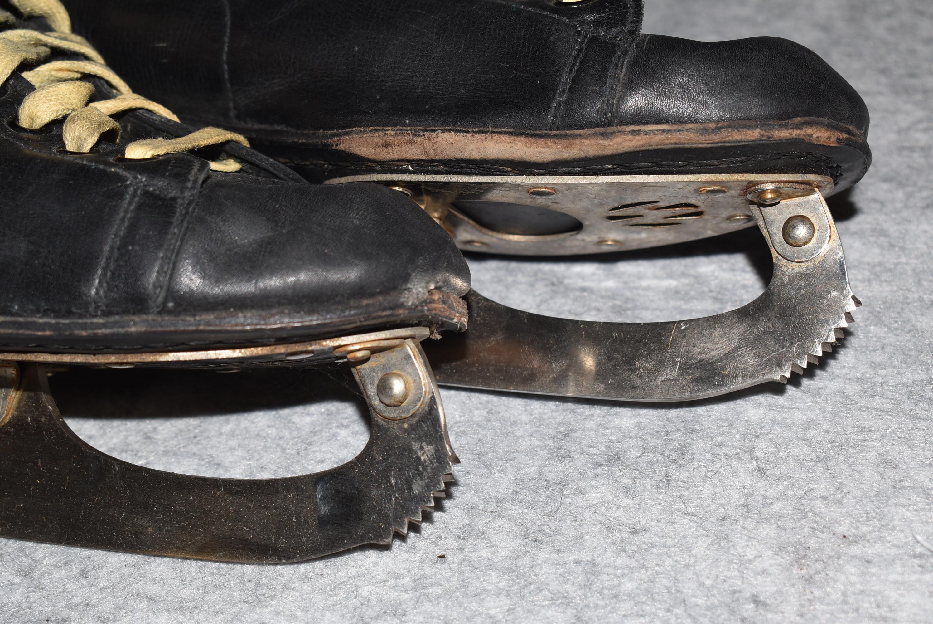 Winchester – No. 9315 “St. Moritz” Size 10 ½ Chrome Nickel Blade Leather Ice Figure Skates