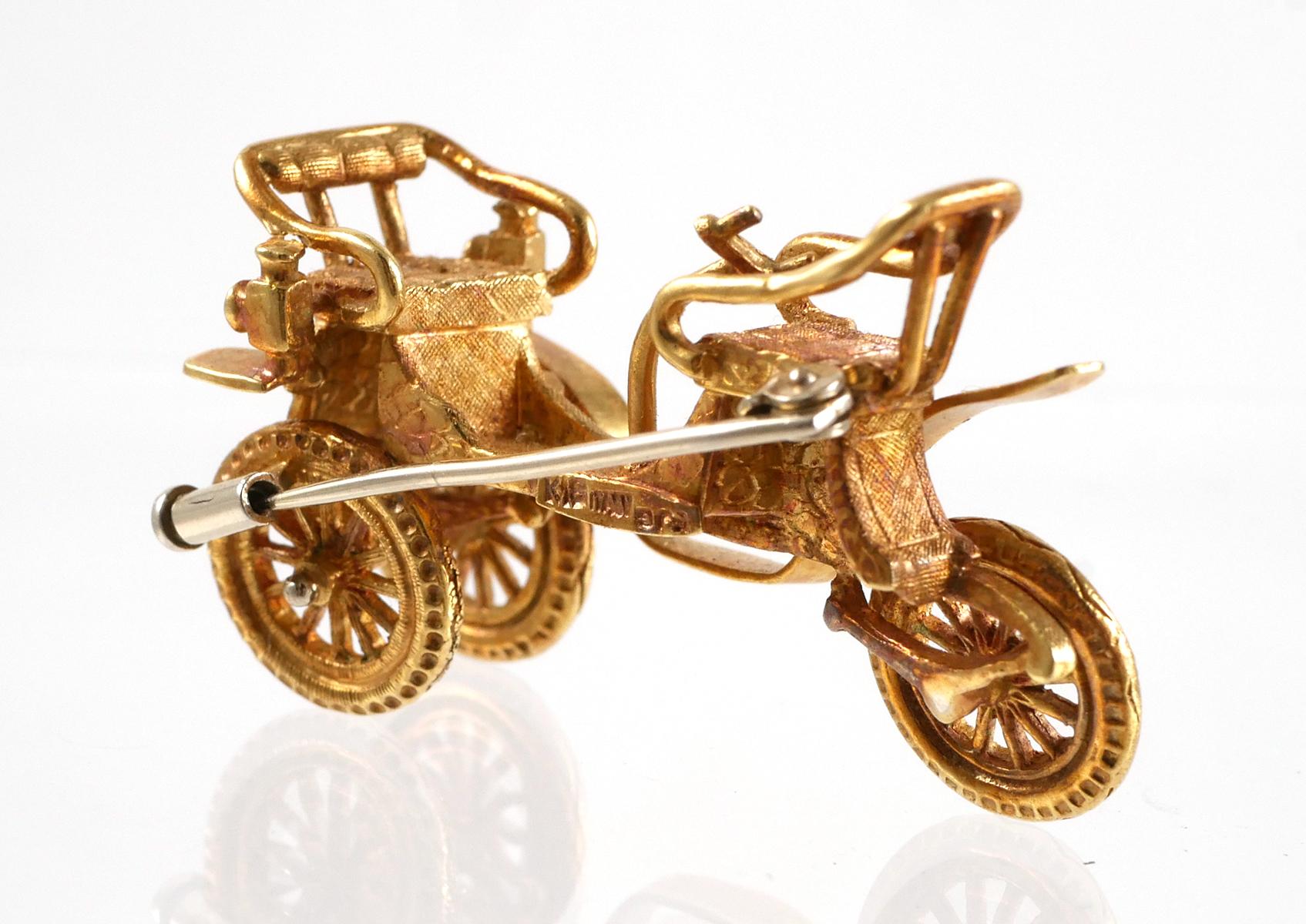 18K Yellow Gold Horseless Carriage Brooch Pin