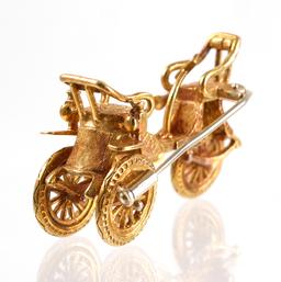 18K Yellow Gold Horseless Carriage Brooch Pin