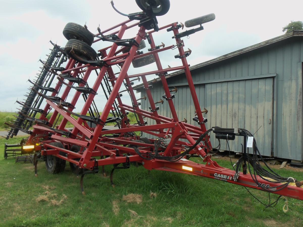 Case-IH Tigermate 255 apx 38' c-shank Cult