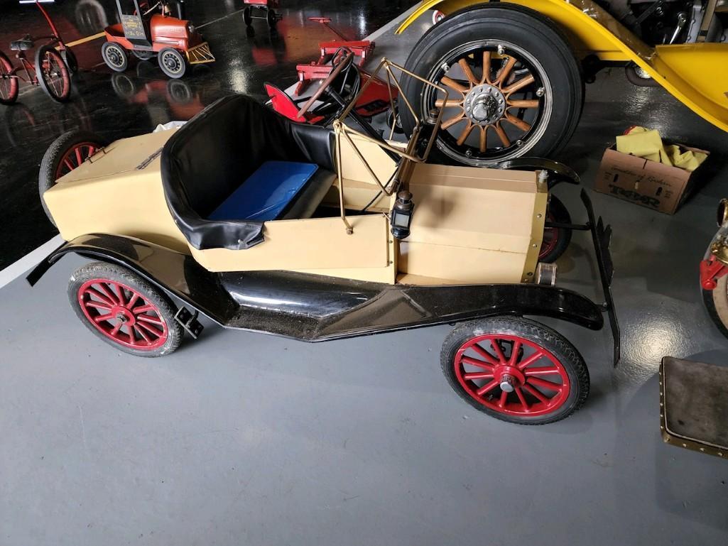 Vintage Motorized Car- SELLING NO RESERVE