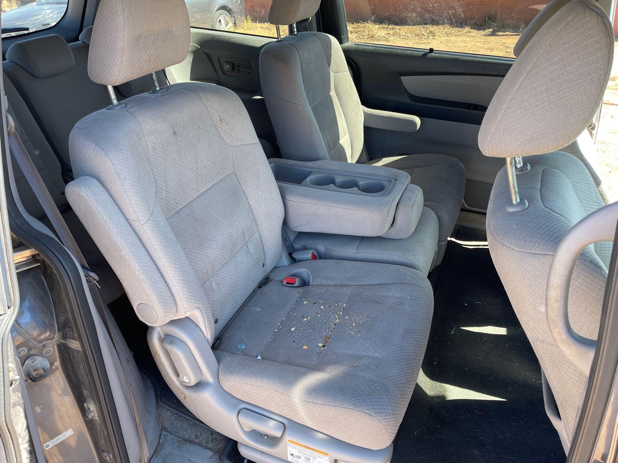 2016 Honda Odyssey SE with entertainment