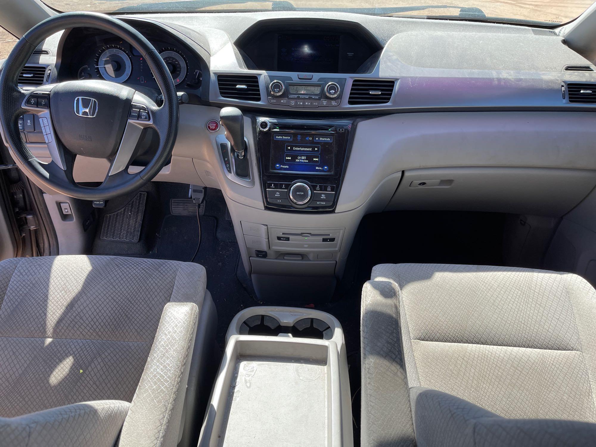 2016 Honda Odyssey SE with entertainment