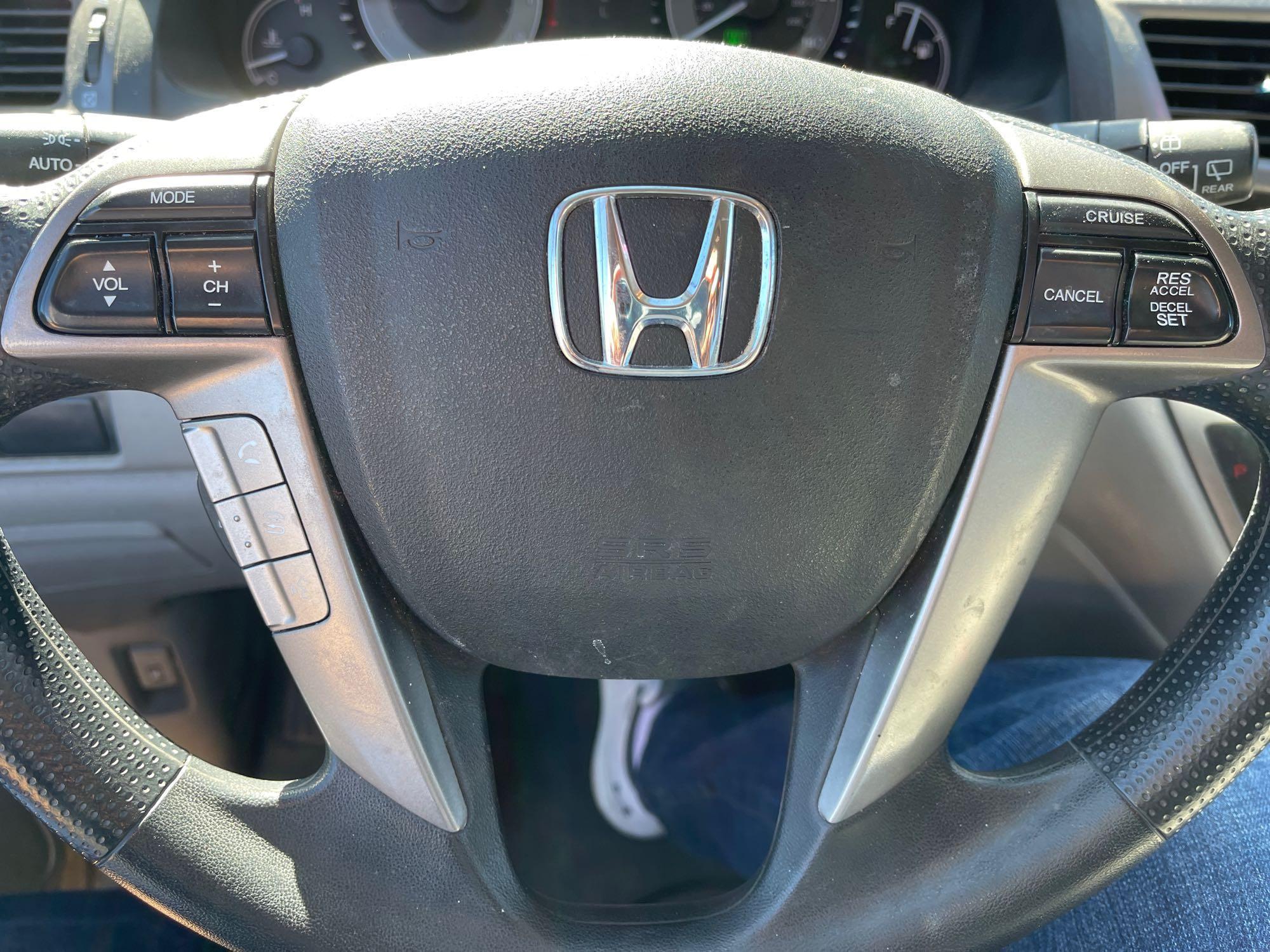 2016 Honda Odyssey SE with entertainment