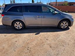 2016 Honda Odyssey SE with entertainment