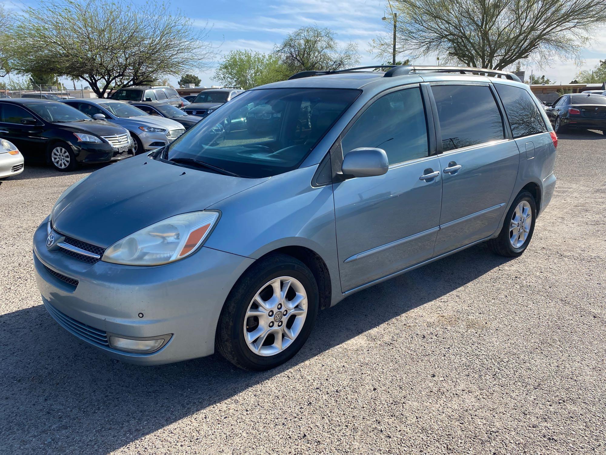 2004 Toyota Sienna Van LIMITED