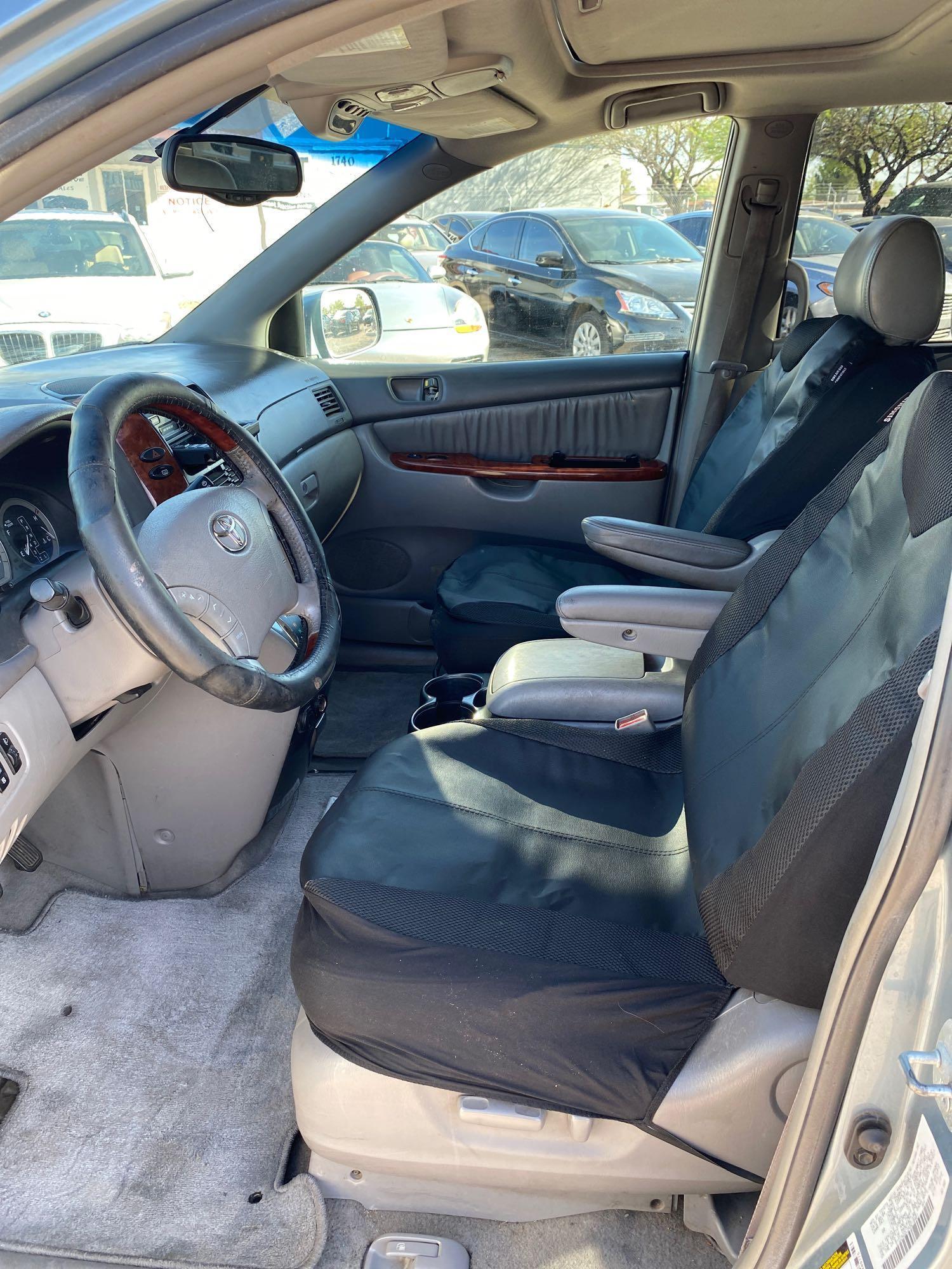 2004 Toyota Sienna Van LIMITED