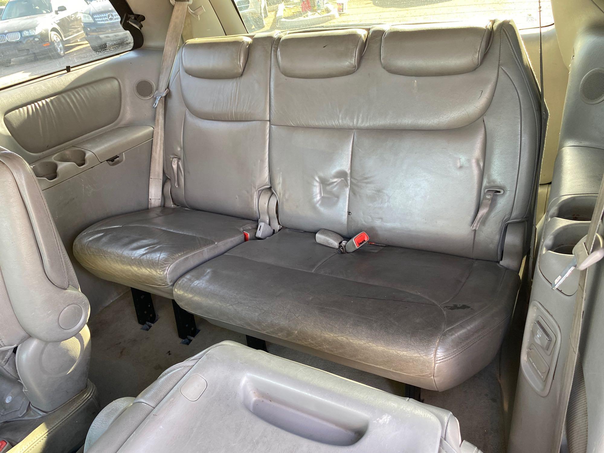 2004 Toyota Sienna Van LIMITED