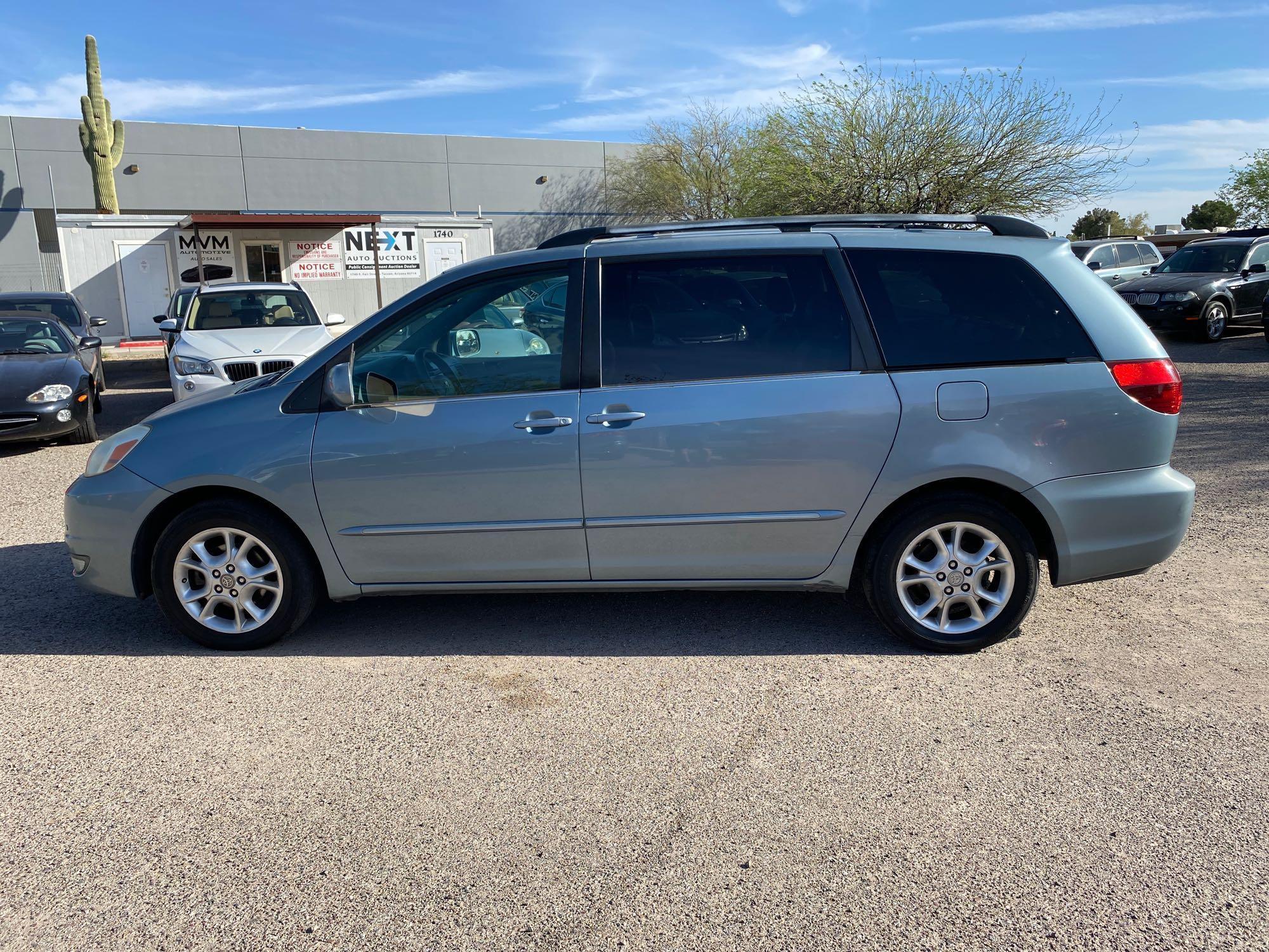 2004 Toyota Sienna Van LIMITED