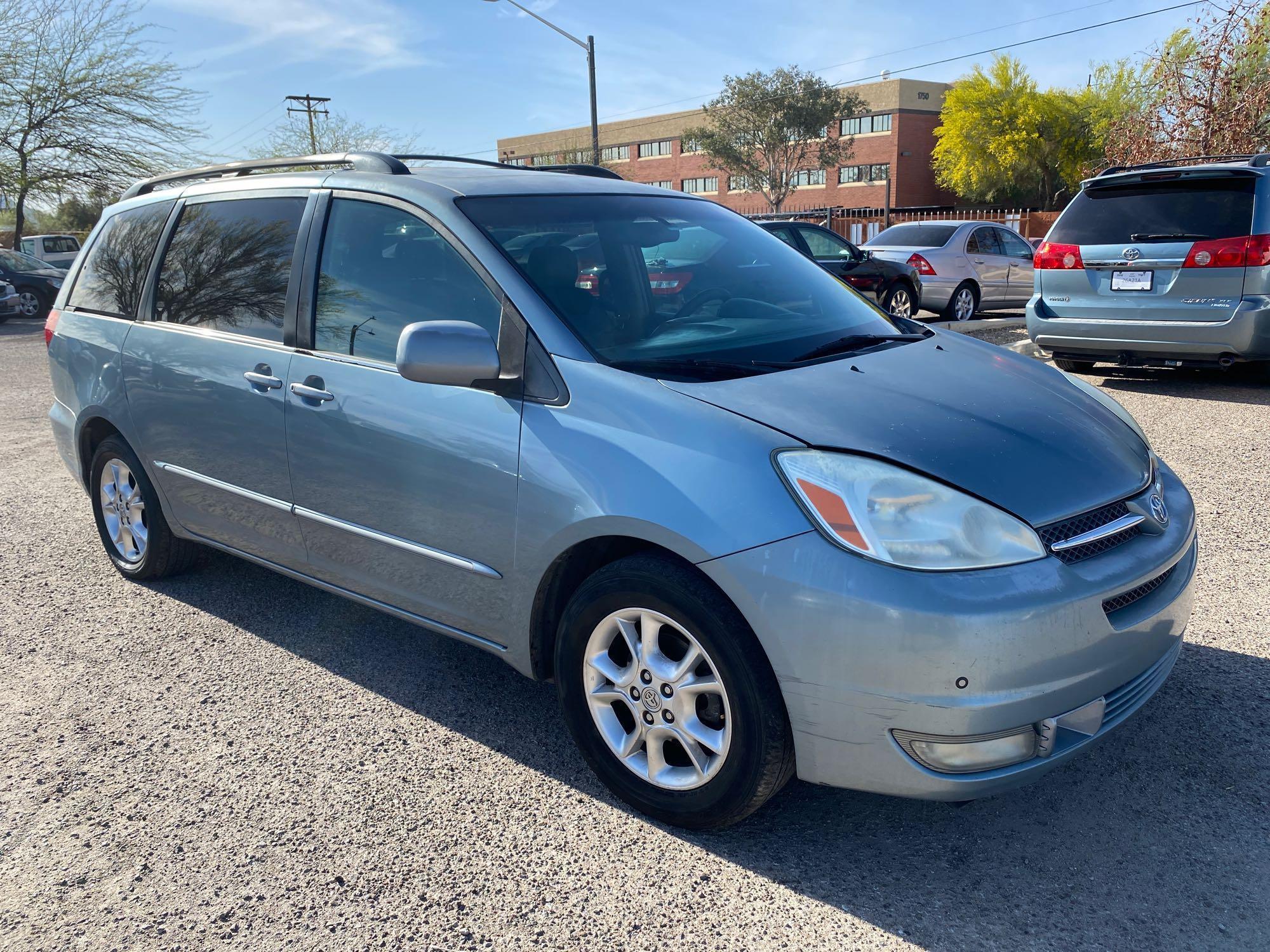 2004 Toyota Sienna Van LIMITED